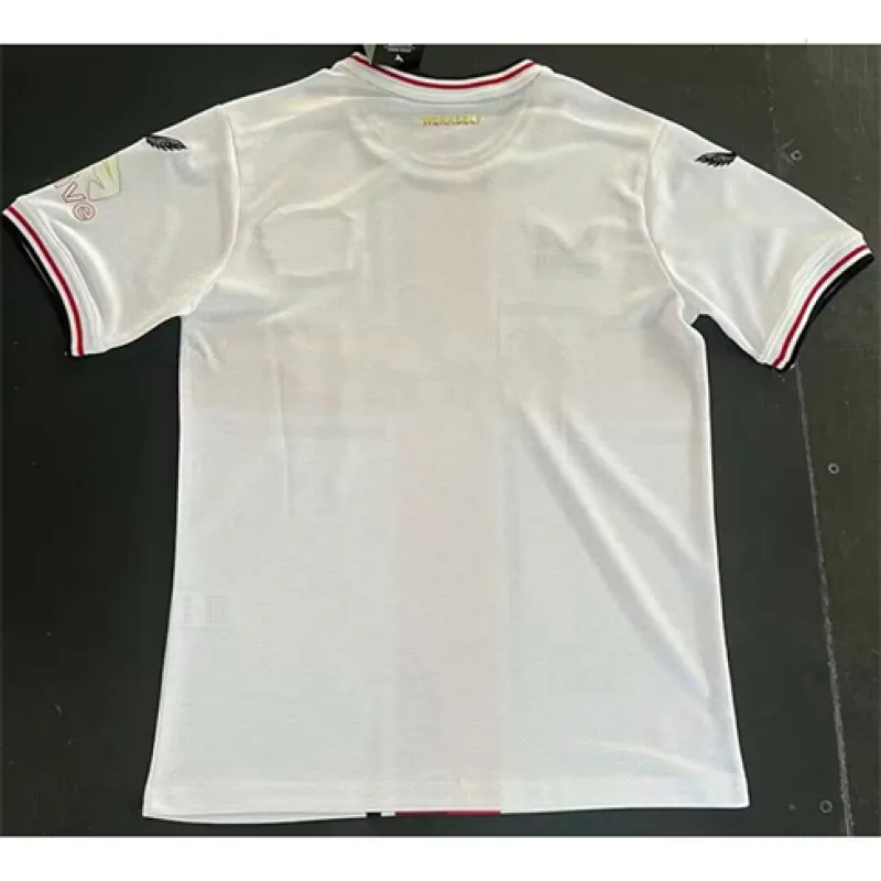 Kit domicile du Bayer Leverkusen, blanc, 2024/25