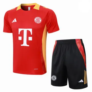 Maglia e shorts da allenamento rossi della Bayern Munich 2024/25