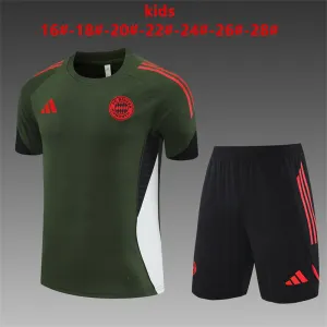 Bayern Monaco 2025/26 Set Allenamento Bambino verde