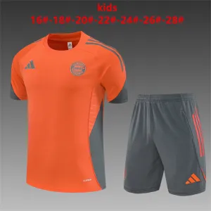 Bayern Monaco 2025/26 Set Allenamento Bambino arancione