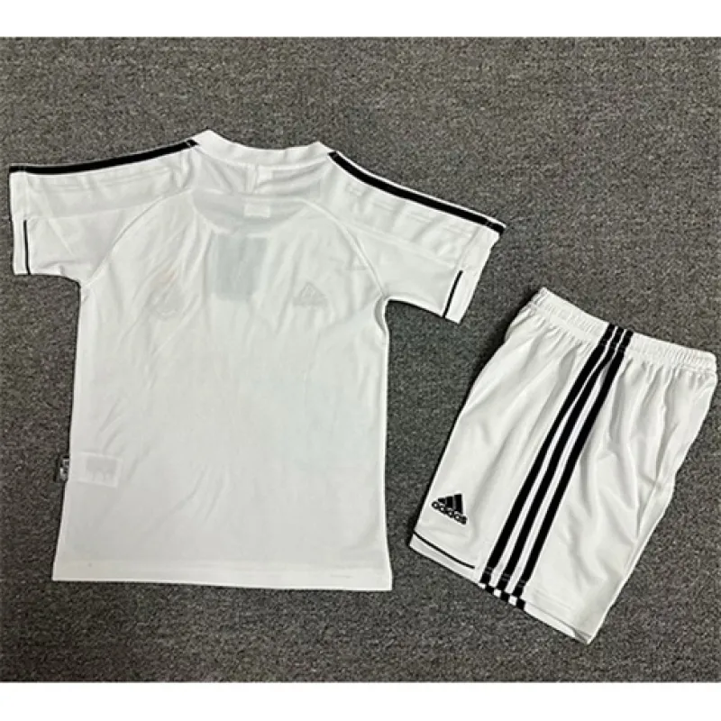 Camiseta retro del Real Madrid 2003/04 cancha principal - Blanca