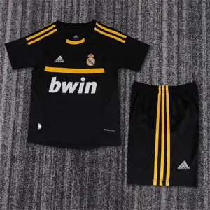 Real Madrid Children's Retro Goalkeeper Jersey 2011/12 - Black