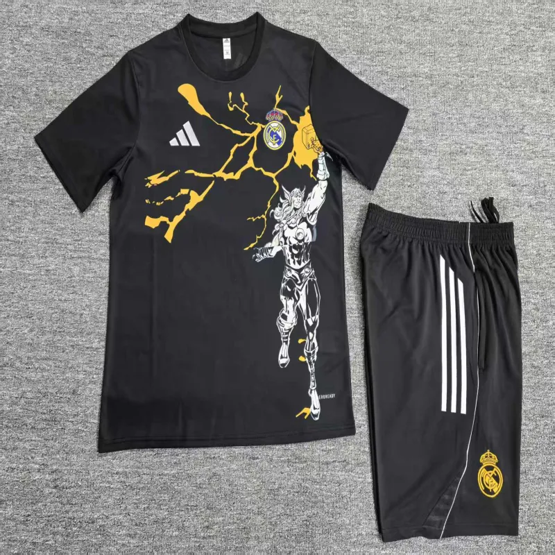 Real Madrid 2025/26 equipación entrenamiento Marvel niño negro