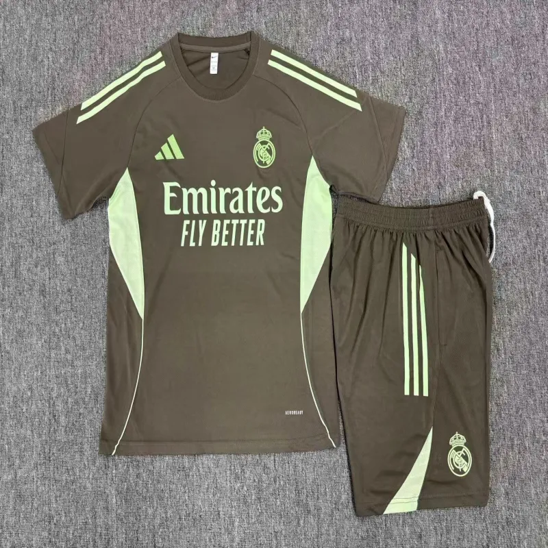 Real Madrid 2025/26 Set Allenamento Bambino cachi