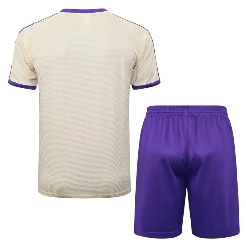 Real Madrid Trainingsshirt + Shorts 2025/26 - Beige