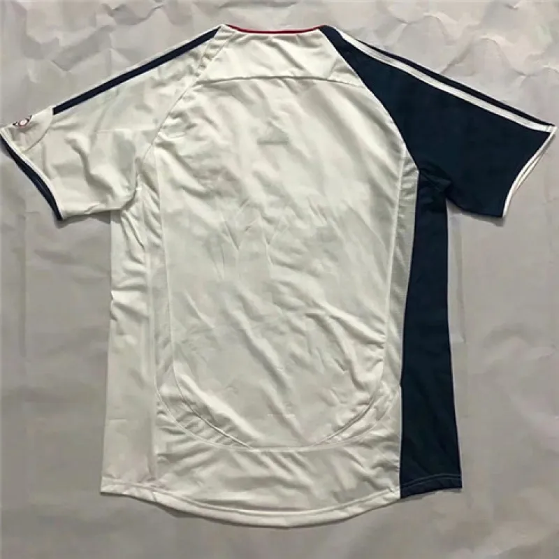 Camiseta retro de fuera de casa de Liverpool 2006-07 - Blanca
