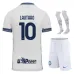 Il kit per bambini di trasferta 2024/25 dell'Inter Milan di Lautaro - Bianco