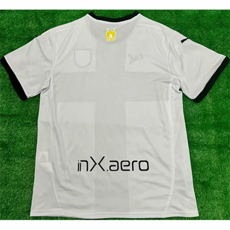 El jersey local 2024/25 de Parma - Blanco