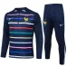 El traje deportivo y los pantalones de la selección nacional francesa para la temporada 2024/25 - con patrones azules