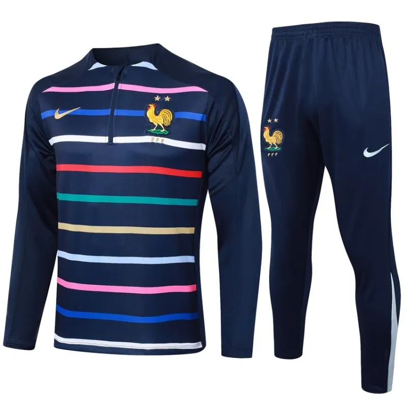 El traje deportivo y los pantalones de la selección nacional francesa para la temporada 2024/25 - con patrones azules